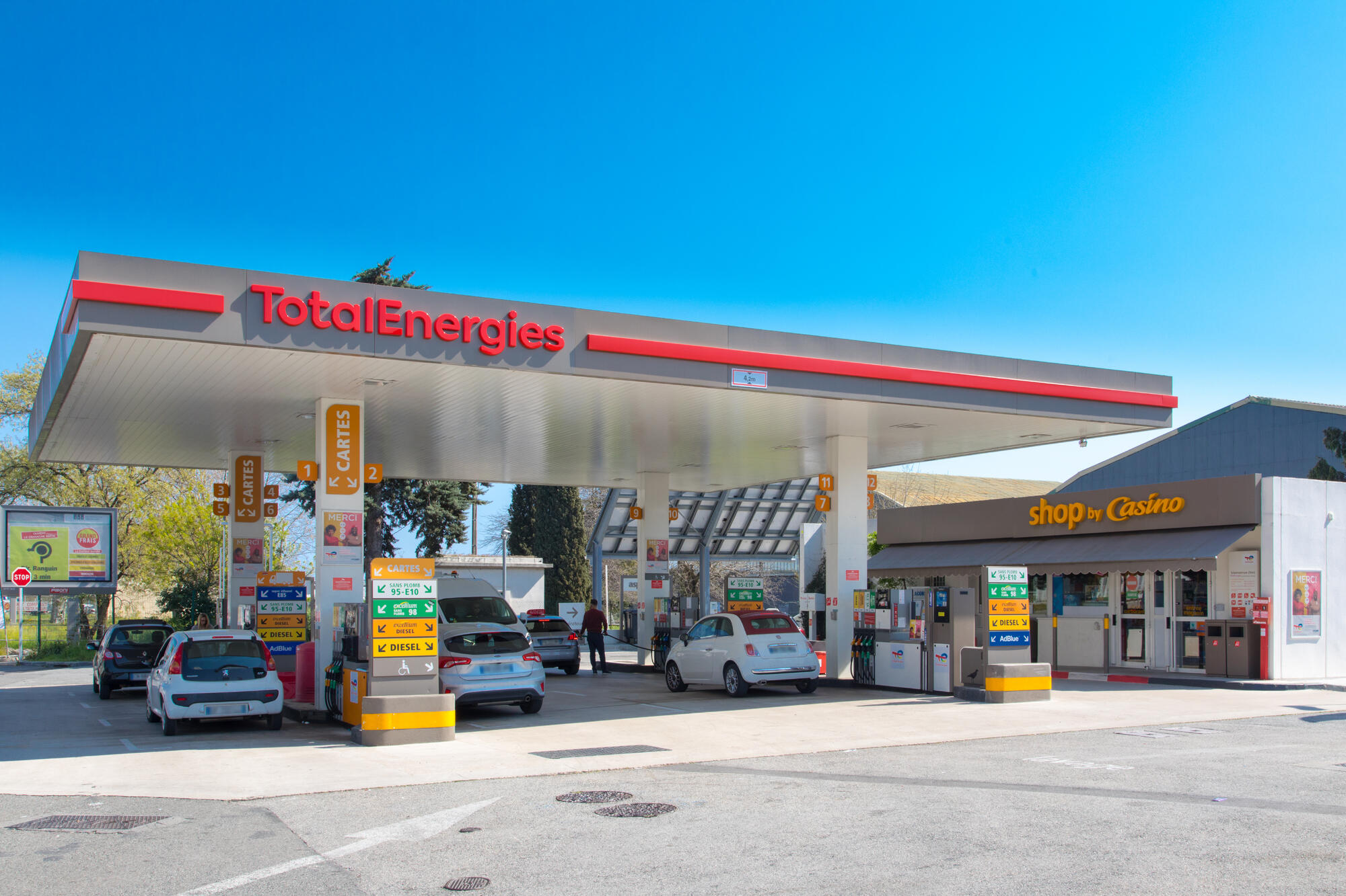 TotalEnergies et Casino renouvellent leur partenariat pour l ...